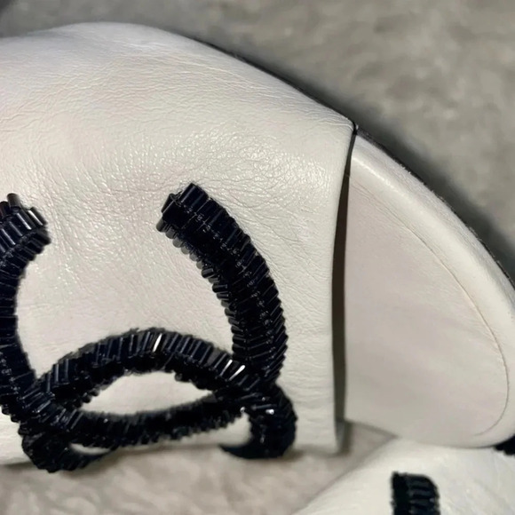 Chanel Black and White Calf Leather Sandals Sequin CC Logos Heel Block Classic - Picture 7 of 10